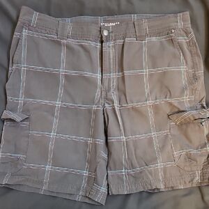 Columbia Men's Brown Plaid Cargo Shorts